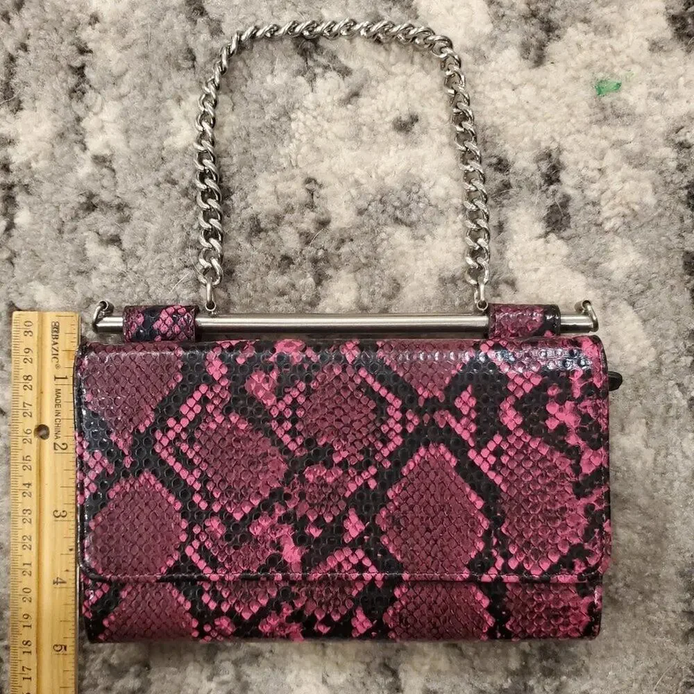 Date Night Leather Wallet w/chain || Like new!